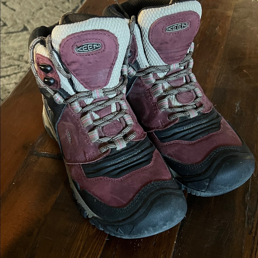 Keen Reno waterproof Women's Lace Up Boots